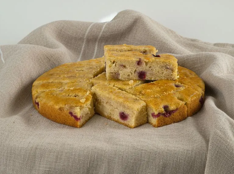 Torta de banano, arándano y manzana